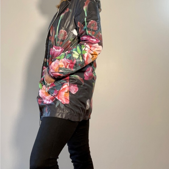 Spanner size small flower print wind breaker - Picture 7 of 7